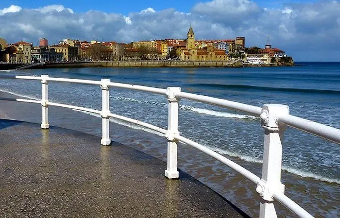 A 300 M De La Playa, Se Alquila Por Quincenas Vut4298as Gijón