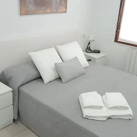 A 300 M De La Playa, Se Alquila Por Quincenas Vut4298as * Gijón