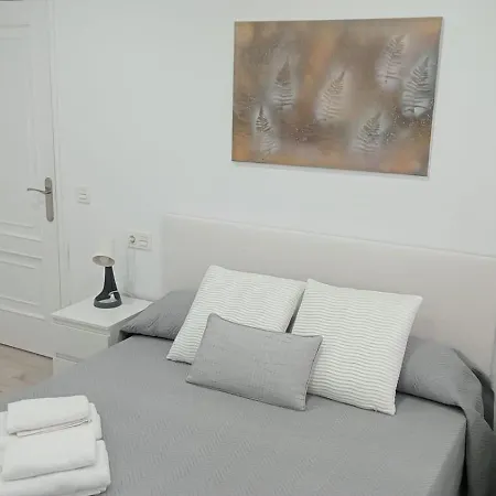 A 300 M De La Playa, Se Alquila Por Quincenas Vut4298as Apartamento *