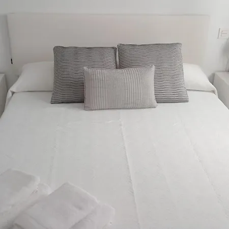A 300 M De La Playa, Se Alquila Por Quincenas Vut4298as Apartamento *